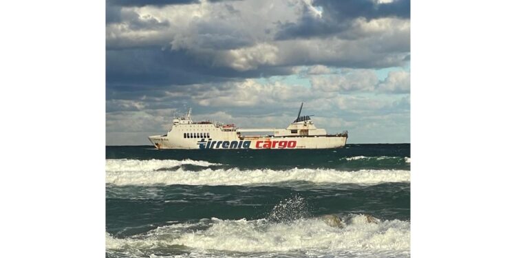 Traghetto Tirrenia veniva trasferito da Napoli in Turchia