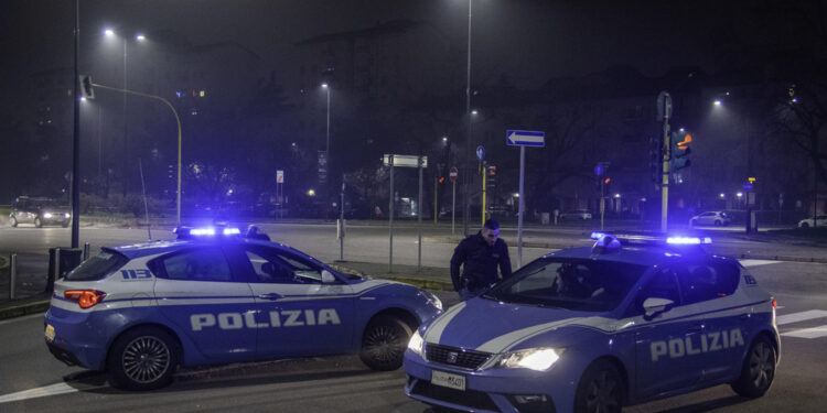 Due a bordo sono stati arrestati dalla polizia su auto rubata