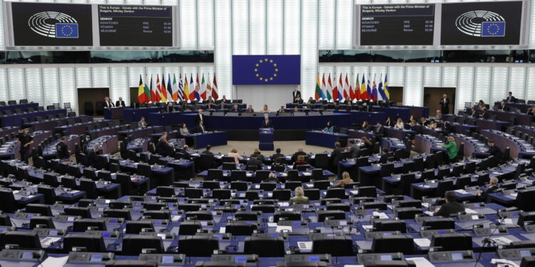 Via libera al testo per riformare le istituzioni europee