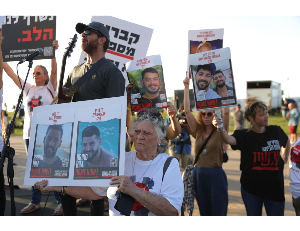 Dopo manifestazioni su rilascio ostaggi e di critica al premier
