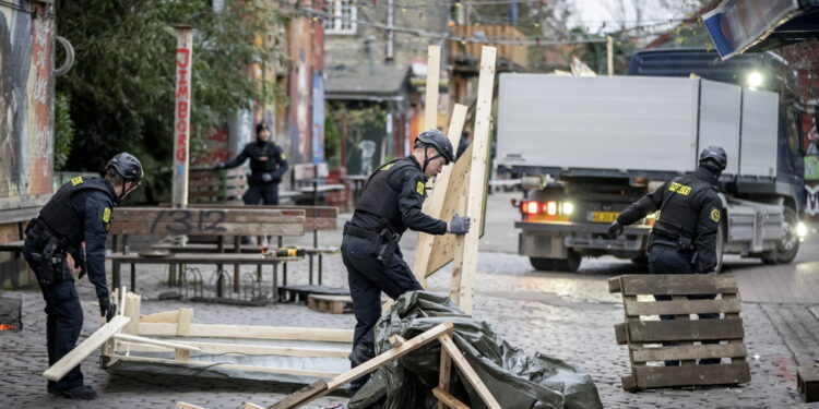 La polizia a Christiania per smontare il mercato della droga