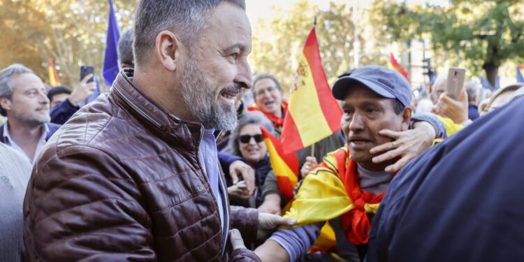 Manifestazione pacifica. Società civile sul palco