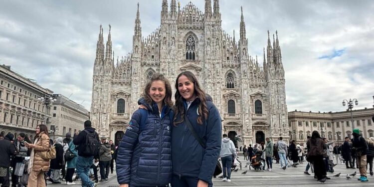 Marianna Agostini (a sinistra) e Alice Gasparini a Milano per la premiazione della Federazione Ciclismo