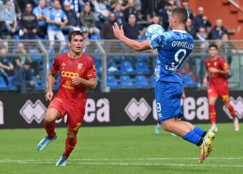 L'azzurro Alessandro Gabrielloni in azione contro il Catanzaro (foto Roberto Colombo)