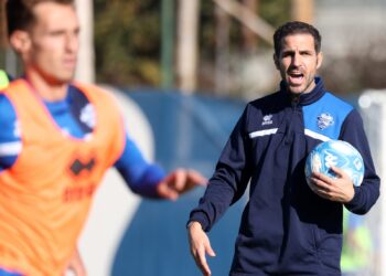 Cesc Fagregas durante uno degli allenamenti al centro sportivo di Mozzate