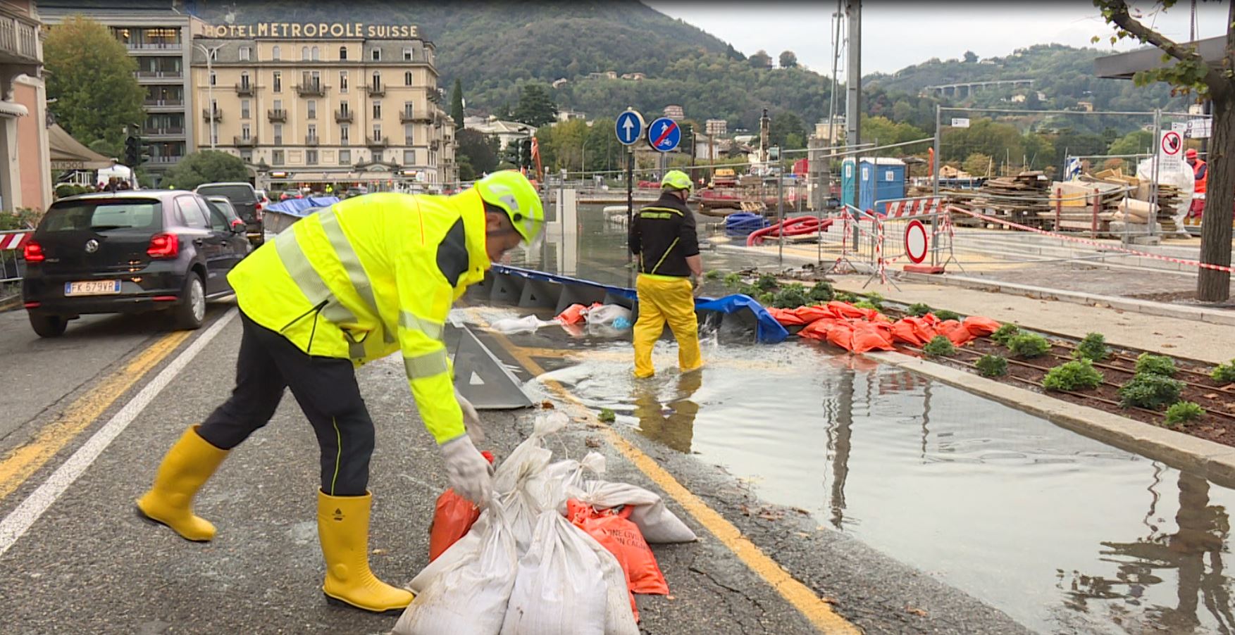 Esondazione del Lago di Como e nuova allerta meteo. Comune e polizia locale: “Limitare gli spostamenti e monitorare gli scantinati in piazza Cavour”