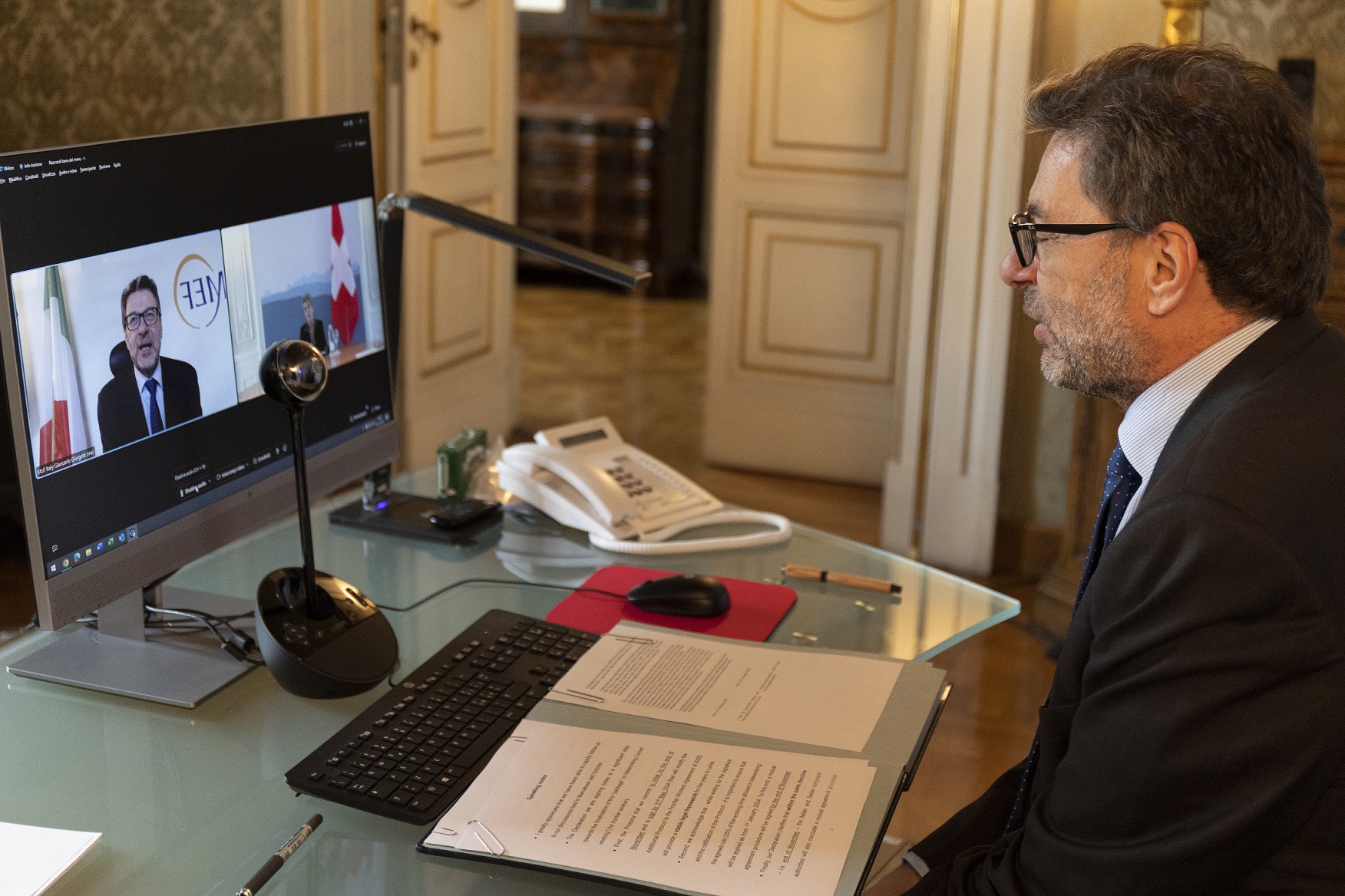 Telelavoro per i frontalieri, accordo tra Italia e Svizzera. Tetto massimo al 25%