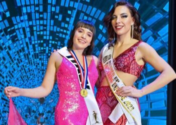 Le due miss comasche in Paraguay: da sinistra Tosca Guerrini e Cinzia Montagnoli