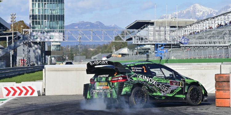 Un momento dello shakdown in autodromo (foto Magnano)