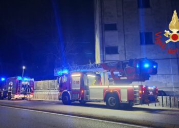 Como, incendio nello stabile abbandonato di via Grandi