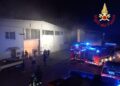 Guanzate, incendio in una ditta