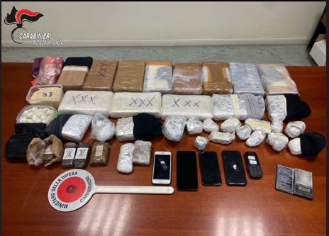 Fitta rete di spaccio tra Como e Monza scoperta dai carabinieri, 8 arresti