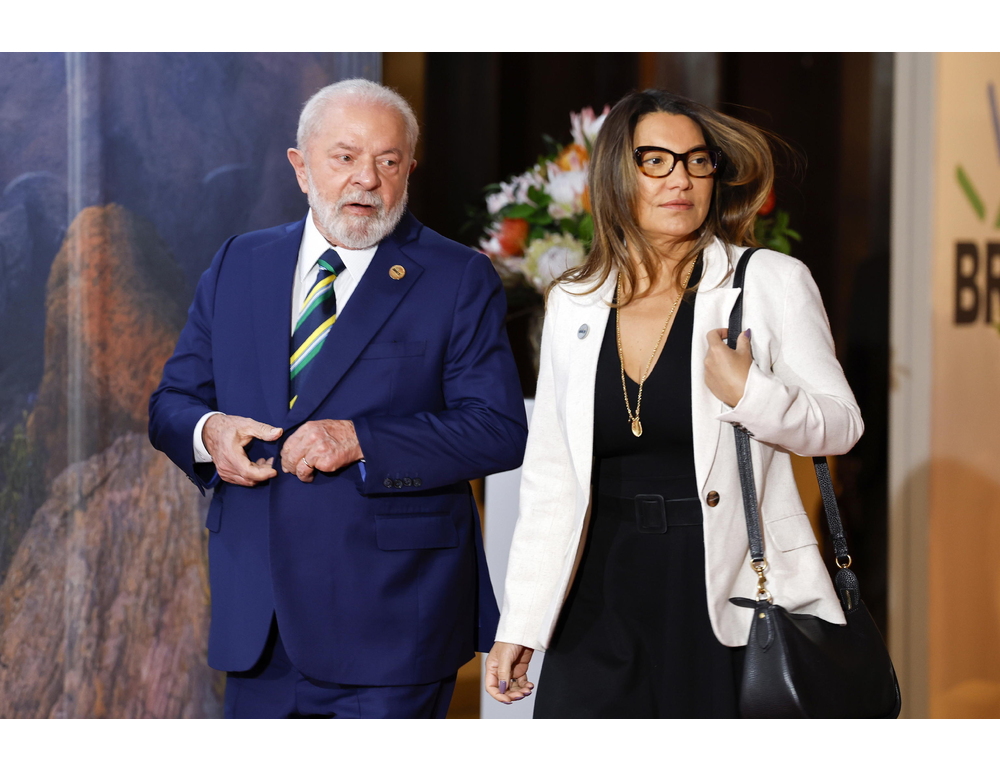 Attacco machista sui social, Lula difende la moglie
