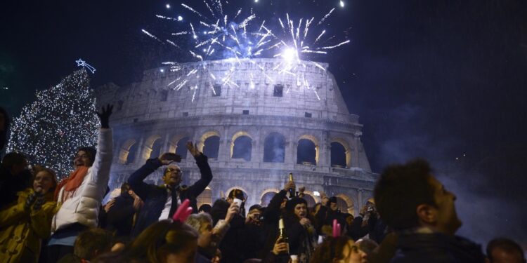 Sì agli spettacoli autorizzati. Multe fino a 500 euro