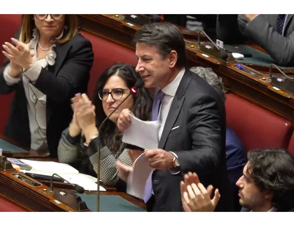 Adotti i provvedimenti contro i suoi ministri