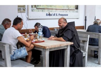 Dall'inizio dell'anno per un pasto caldo e sostegno con le spese