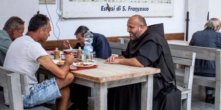 Dall'inizio dell'anno per un pasto caldo e sostegno con le spese