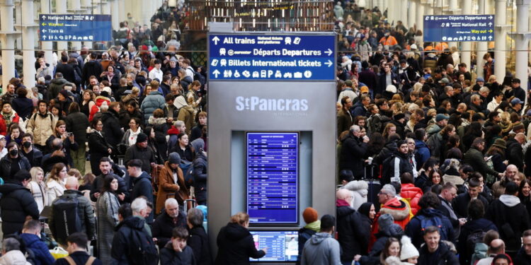 Il primo treno è partito da Londra poco dopo le 8:00