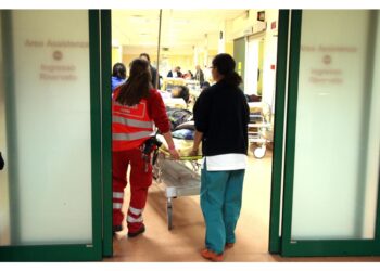 Genitori lo hanno portato al pronto soccorso la notte di Natale