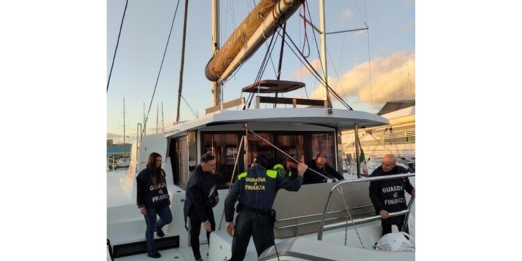 Sotto chiavi barche e Porsche a Cagliari