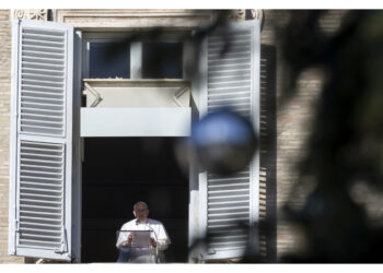 Angelus. Appello per "concreti passi di pace" per Natale