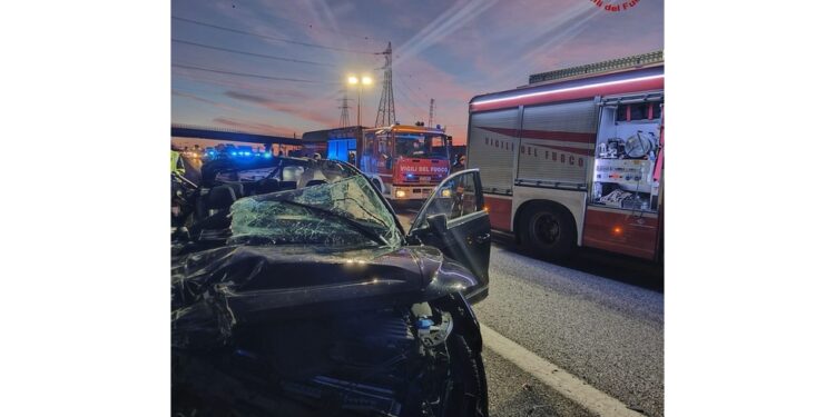 Era passeggero in un'auto che ha tamponato un mezzo pesante