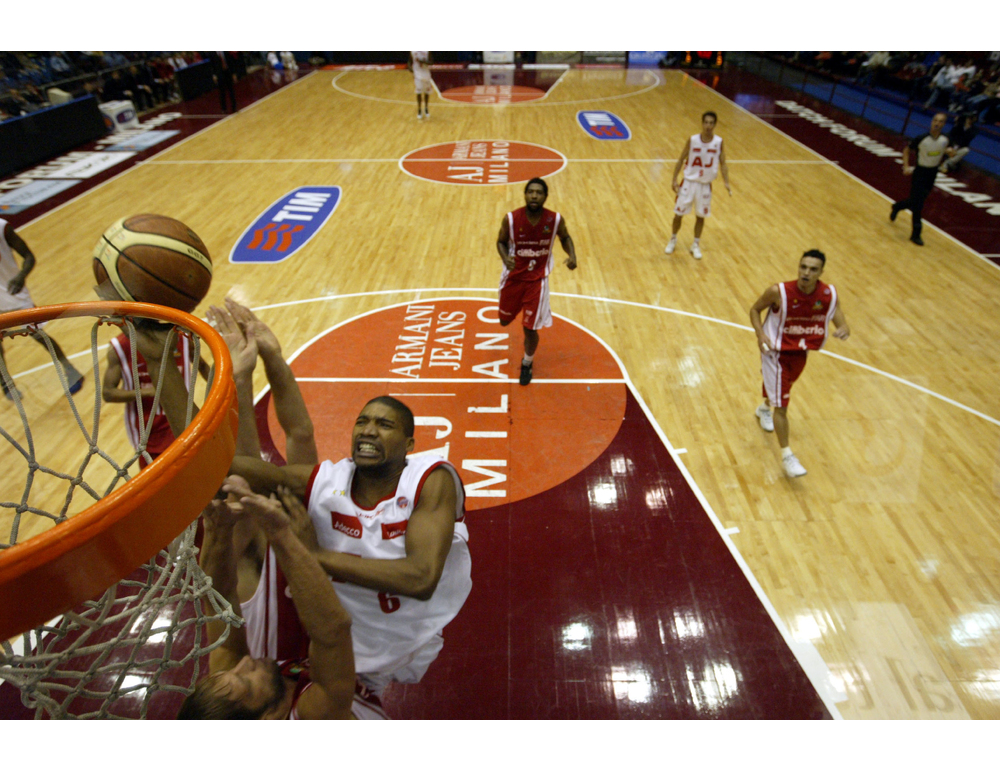 Insulta arbitro donna ‘Devi fare fine di quella di Vigonovo’