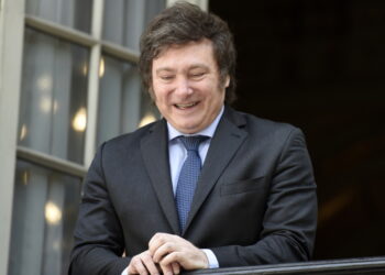 Primo discorso del neo presidente fuori dal Congresso