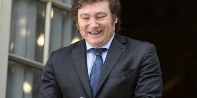 Primo discorso del neo presidente fuori dal Congresso
