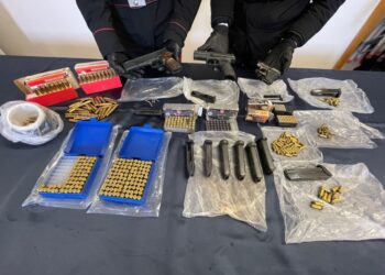 Ordigni artigianali sequestrati dai Carabinieri nel Napoletano