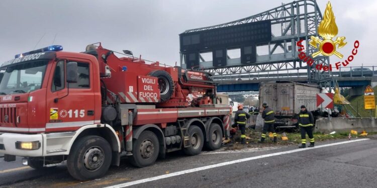 Lunghe code in direzione del capoluogo lombardo