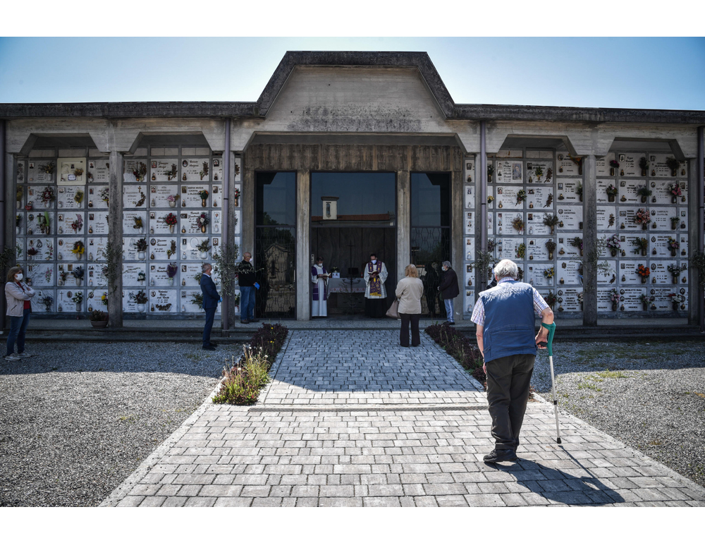 Vaticano, ok a parte ceneri defunti in luoghi del cuore
