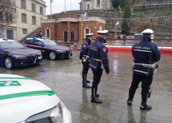 Carabinieri e polizia locale Cantù