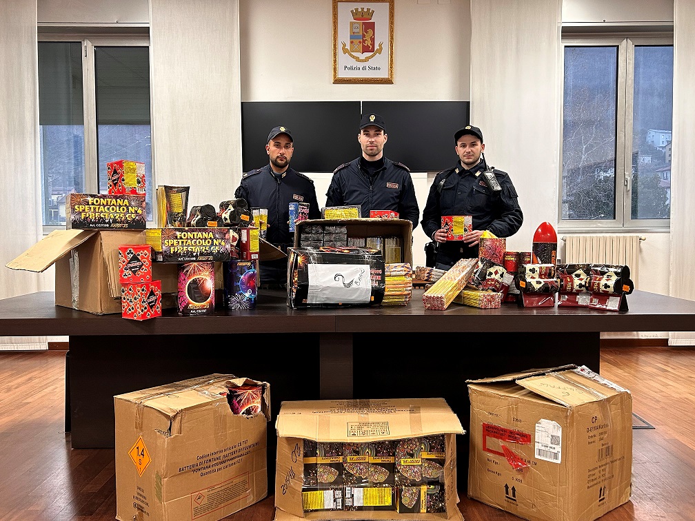 Botti di Capodanno, la polizia sequestra 400 chilogrammi di fuochi irregolari