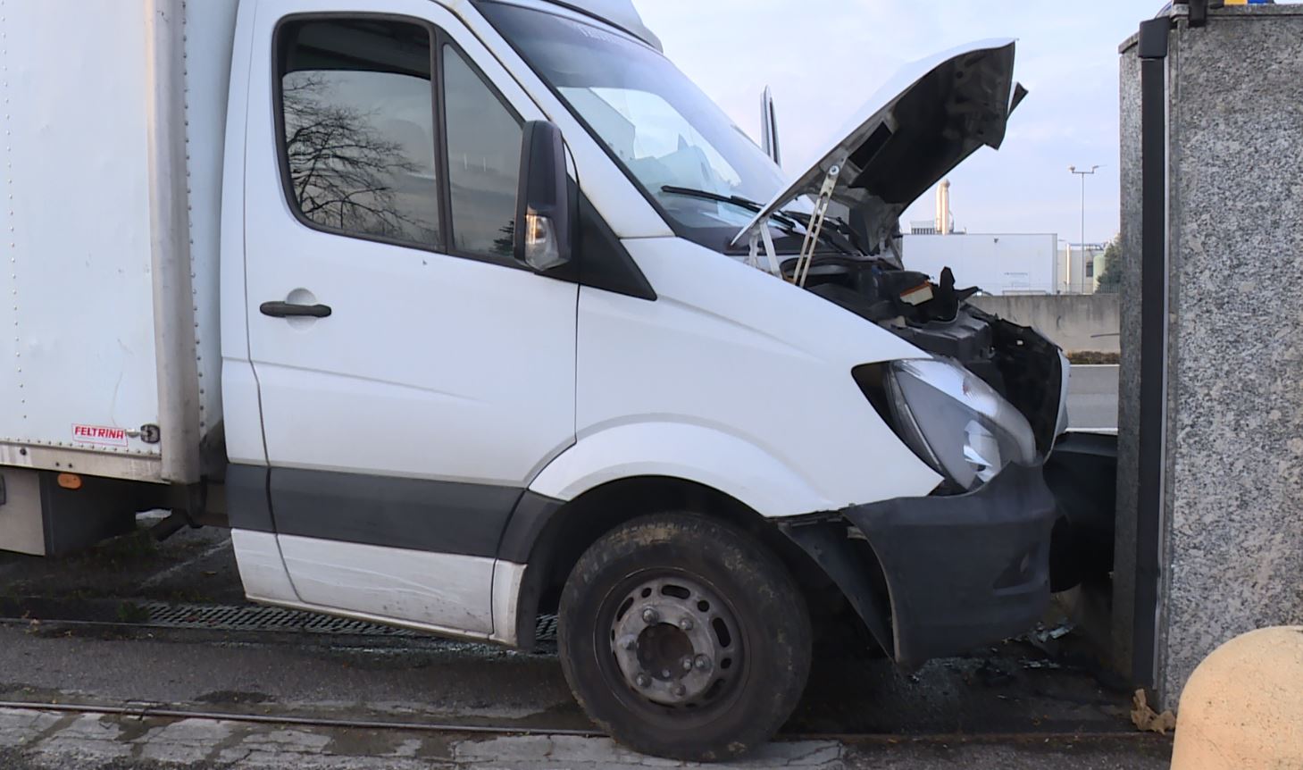 Novedratese, contro un muro con il furgone. Gravissimo 60enne