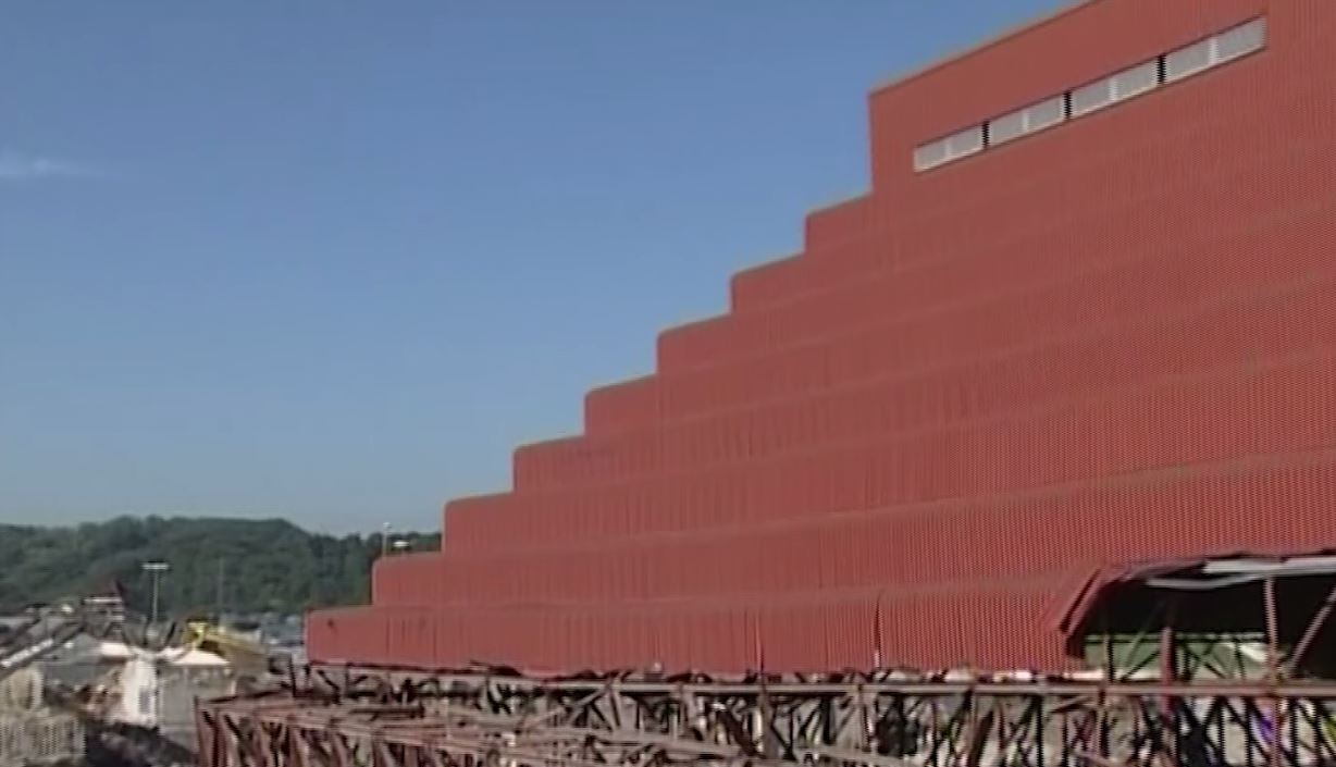 Dalla piramide del 1991 a oggi, costi lievitati. E il palazzetto di Cantù resta un sogno