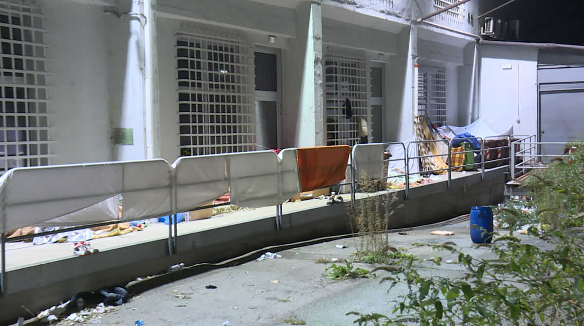 Senzatetto nell’area dell’ex supermercato di via Teodolinda