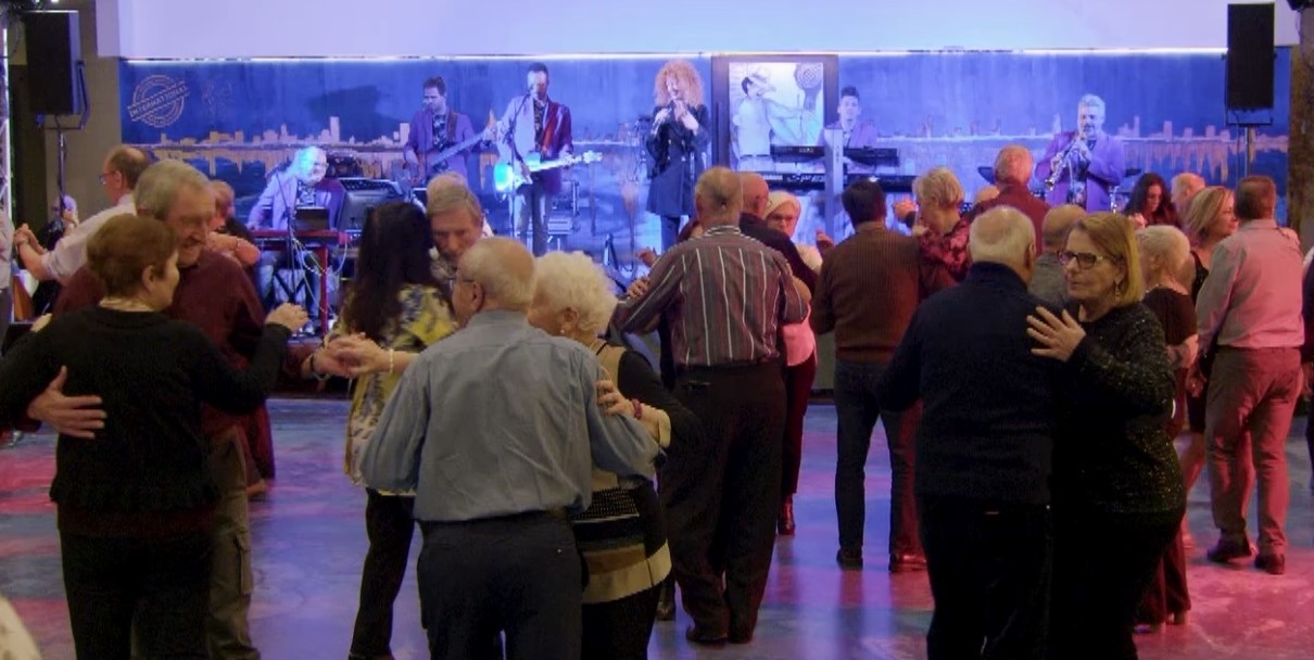 Domenica alle 16 torna su Etv il programma Superliscio