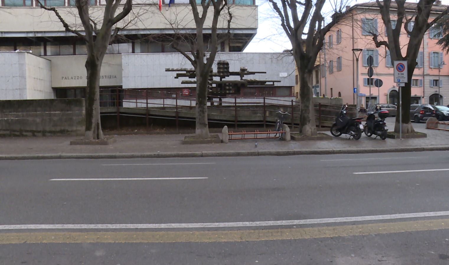 Como, investita una bambina di 7 anni in Largo Spallino