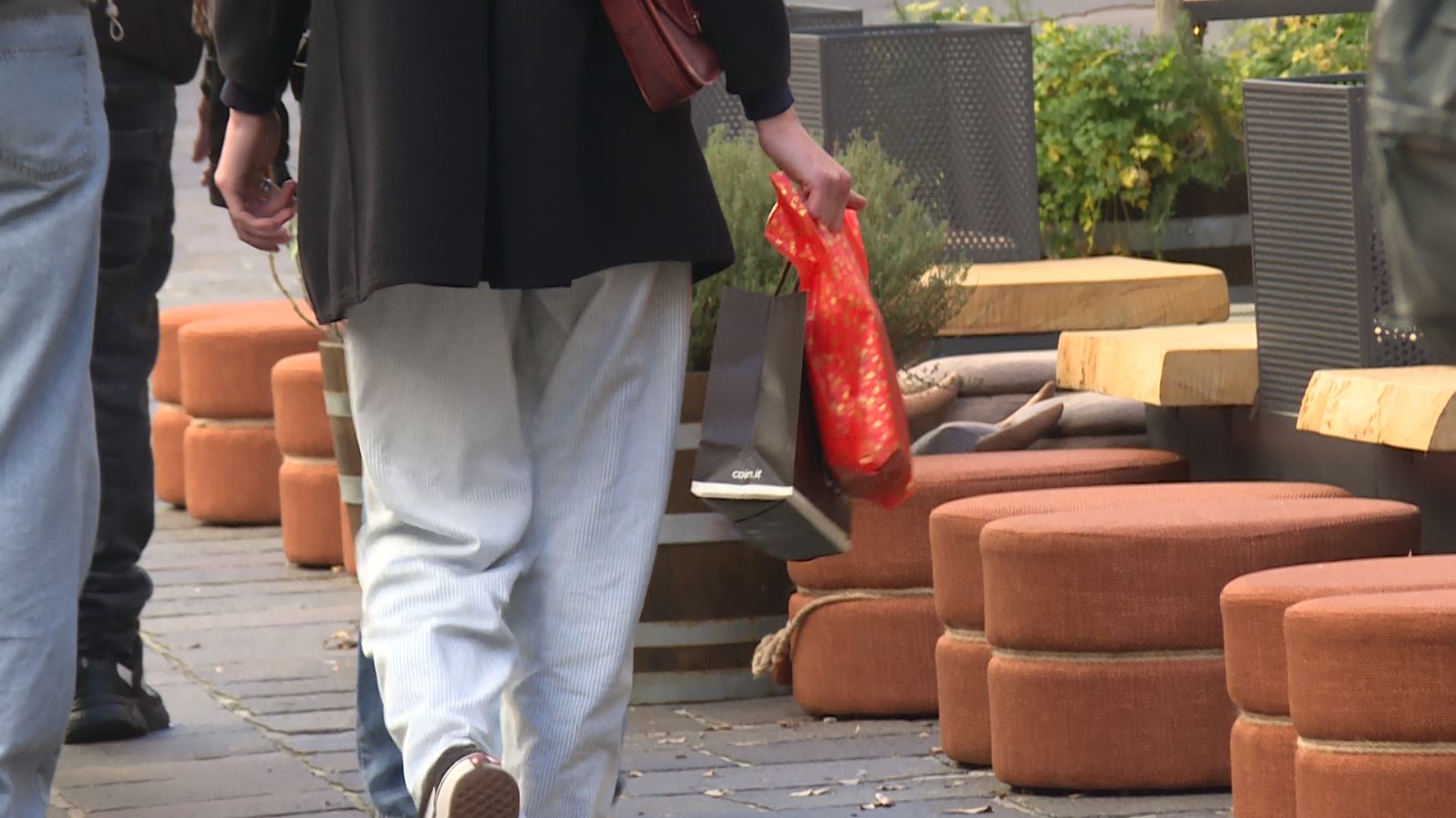 È corsa agli ultimi regali: per i comaschi Natale in famiglia con un menù della tradizione