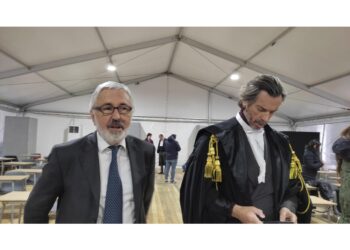 Assieme ad altri nove imputati