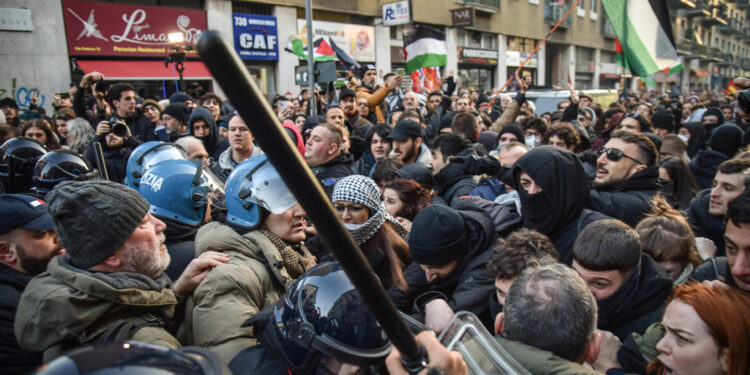 Tensione in via Padova. Confermato il corteo di domani