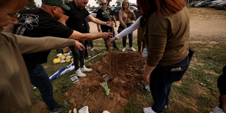 Ran Gvili era nel distretto di polizia del Negev