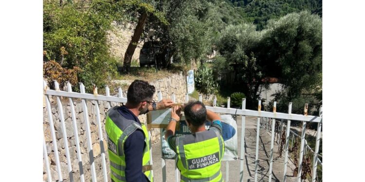 Tra Napoli e Salerno controlli aerei negli stabilimenti balneari