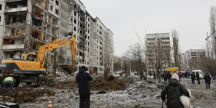 Dopo bombardamento ucraino su mercato a Donetsk con 27 morti