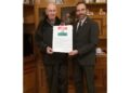 Da 33 anni aiuta gratis gli abitanti del suo quartiere