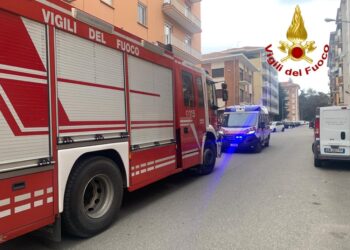 Fiamme in uno stabile nel rione San Giacomo