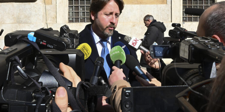 Aumento controlli e pene esemplari per chi fa finta beneficenza