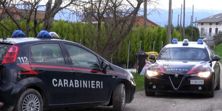 Trovato dai carabinieri nel suo appartamento a Cairate