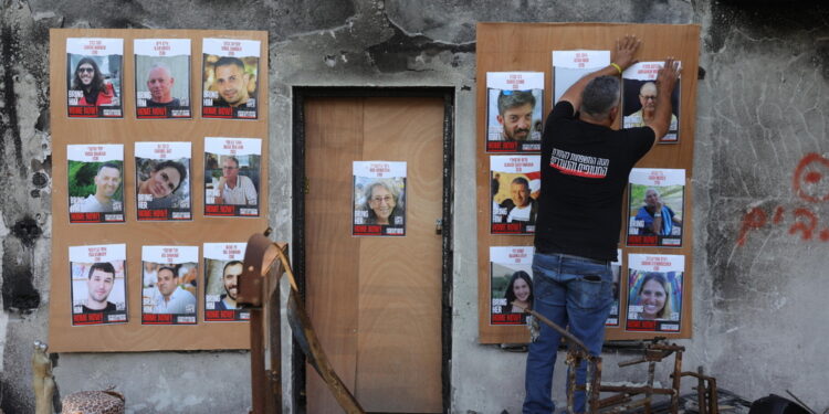 'Rispettare la popolazione civile palestinese
